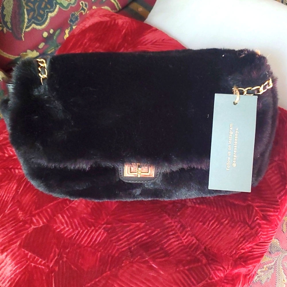 So cute vegan purse!